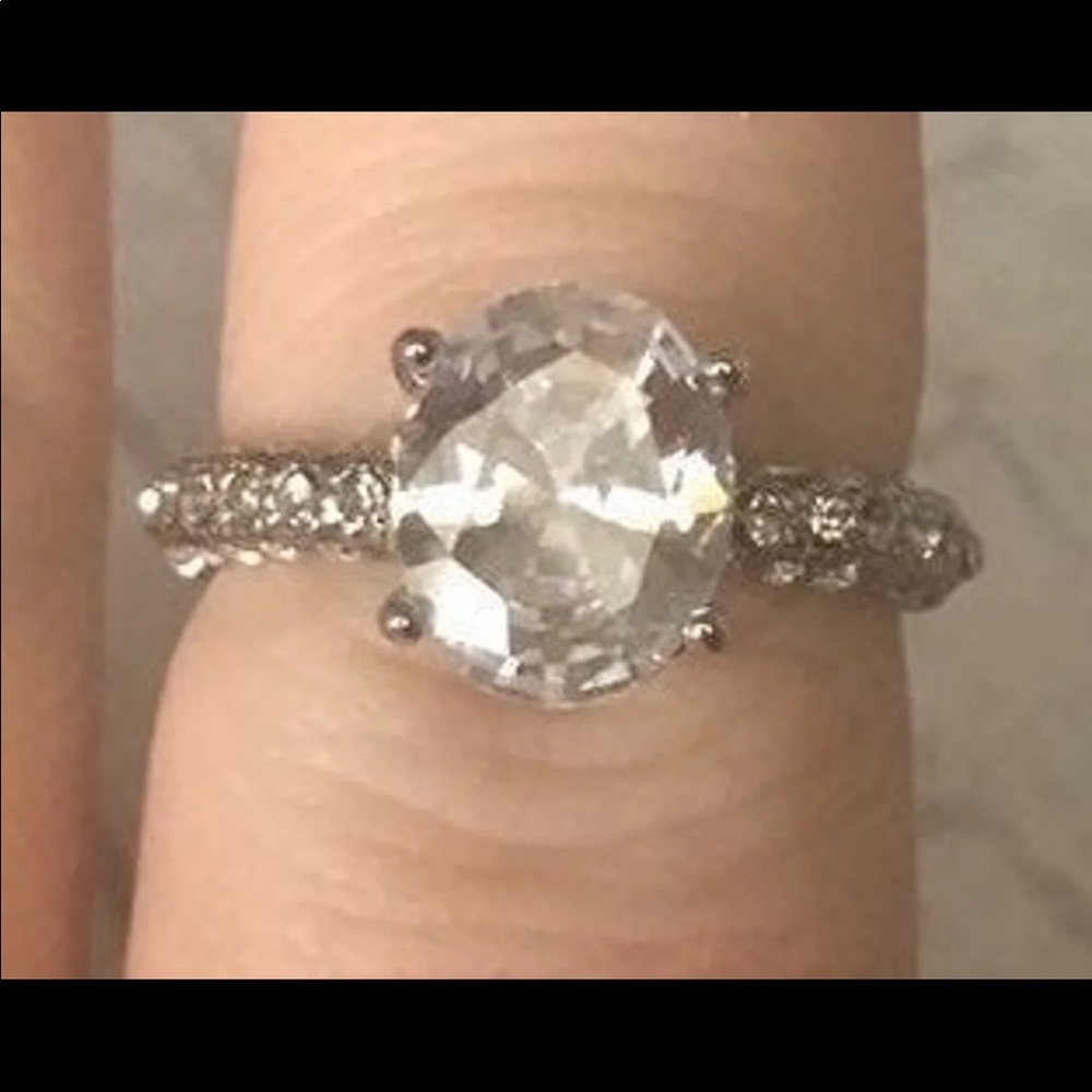 RING HALO OVAL CUT SAPPHIRE&FILIGREE DET